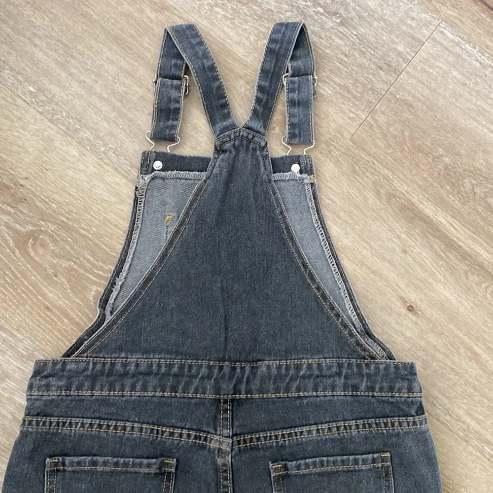 Shein girls size 11 -12 black overalls . Never worn - Picture 4 of 5